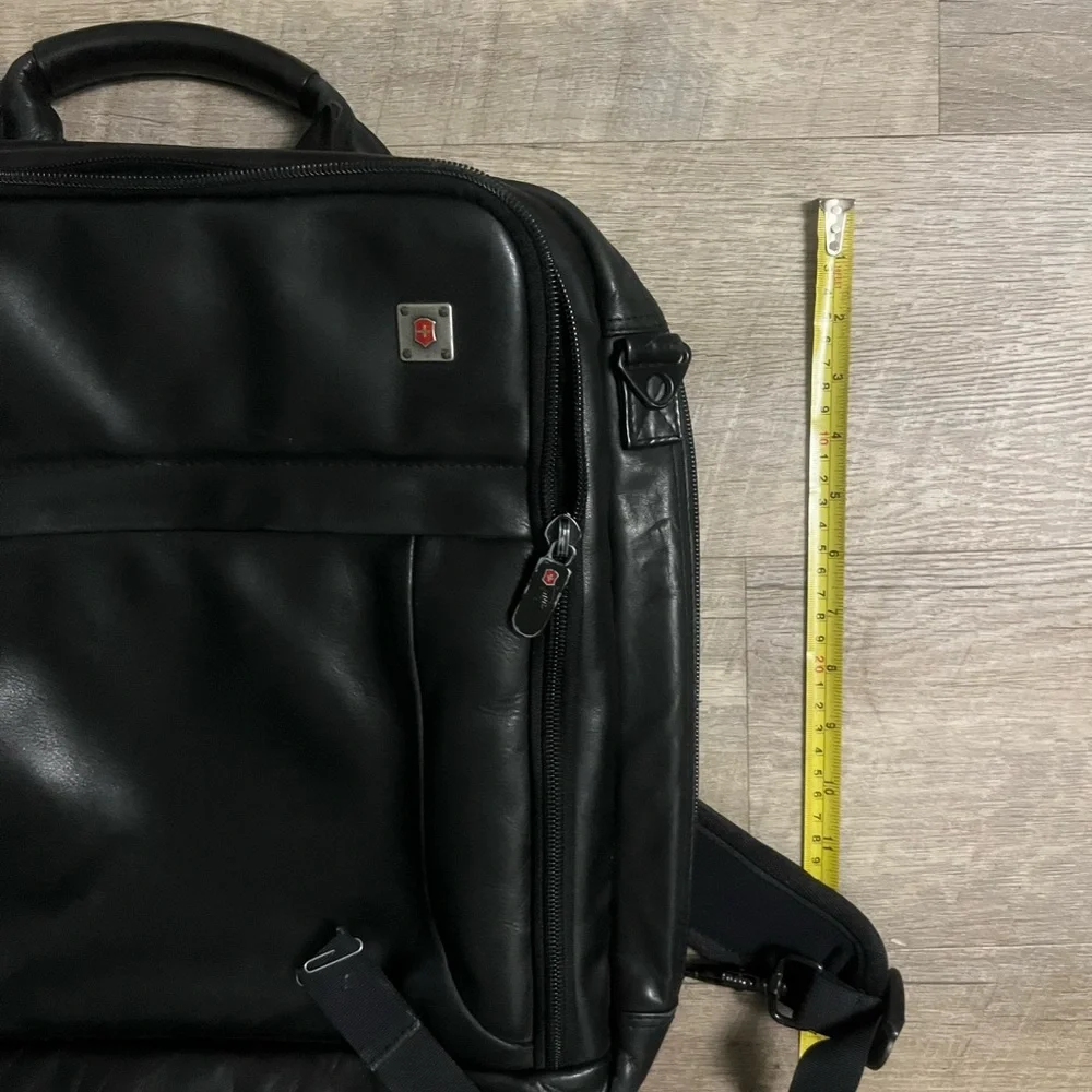 SWISS TECH GEAR Black Laptop/Tablet Pocket Case Shoulder Bag Messenger Backpack
